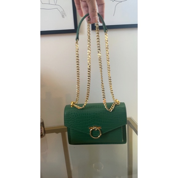 JW PEl | The Envelope Chain Crossbody Bag | 
Green Croc style | Vegan Leather | - Picture 2 of 6